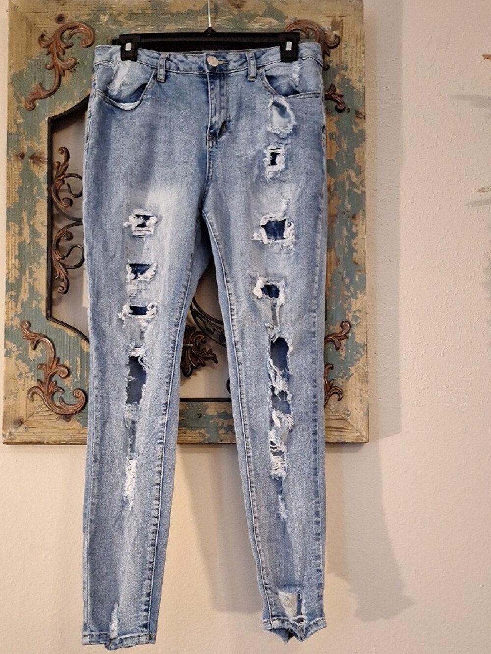 🔥🔥CLEARANCE🔥🔥 Not  Rue21 Light Blue Distressed Skinny Jeans. Size 10